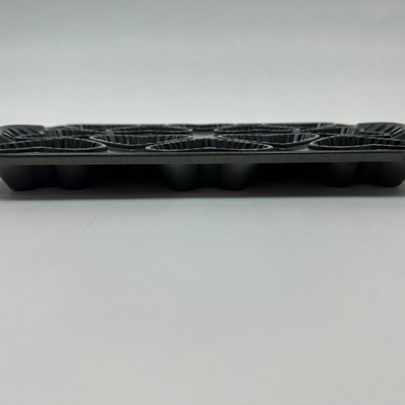 Nordic Ware Heart Tartlette Pan 12-Cup Heavy Cast Aluminum Nonstick NEW - Picture 5 of 12